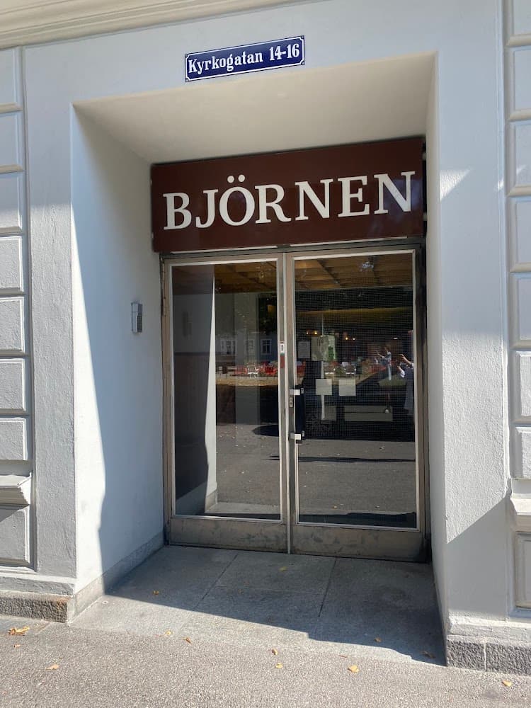 Björnen en trappa ner