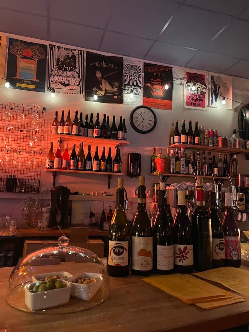 Dirty Records Bar/Restaurant/coffee-shop/Bakery