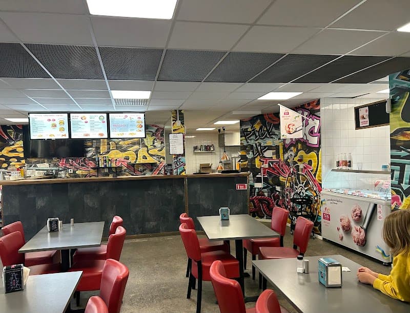 HUNZA RESTAURANG kebab, sallad, smashburgare