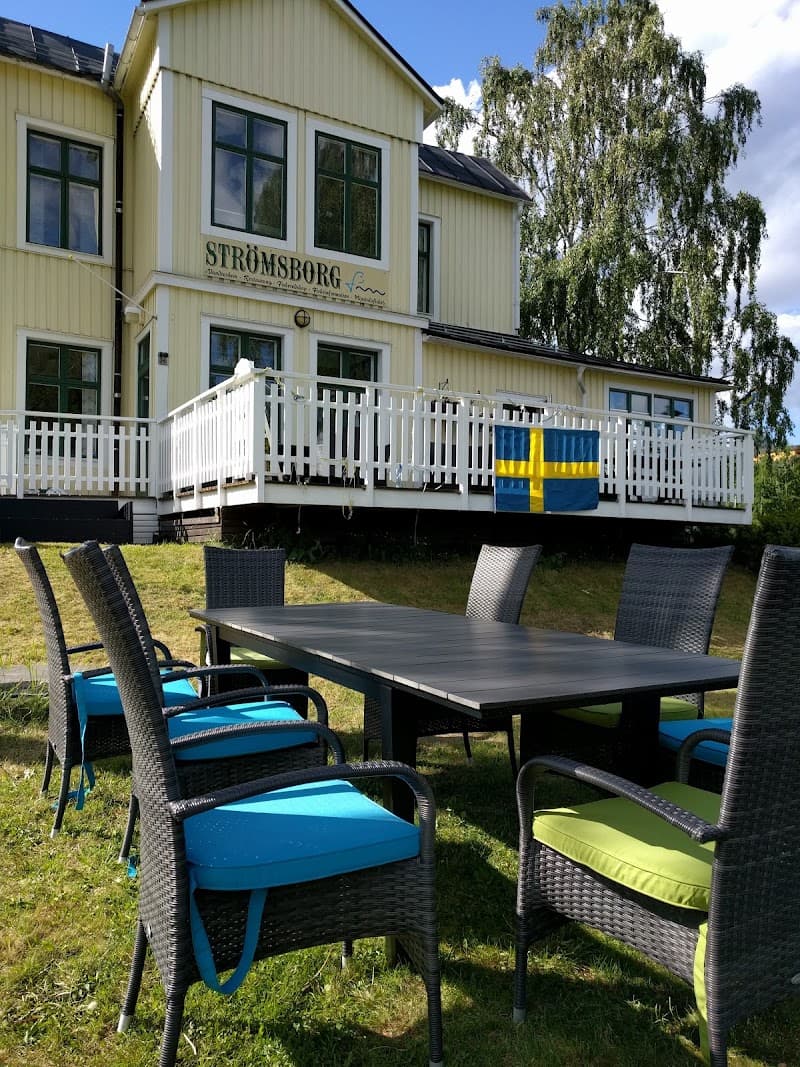 Strömsborg Café & Restaurang & Vandrarhem