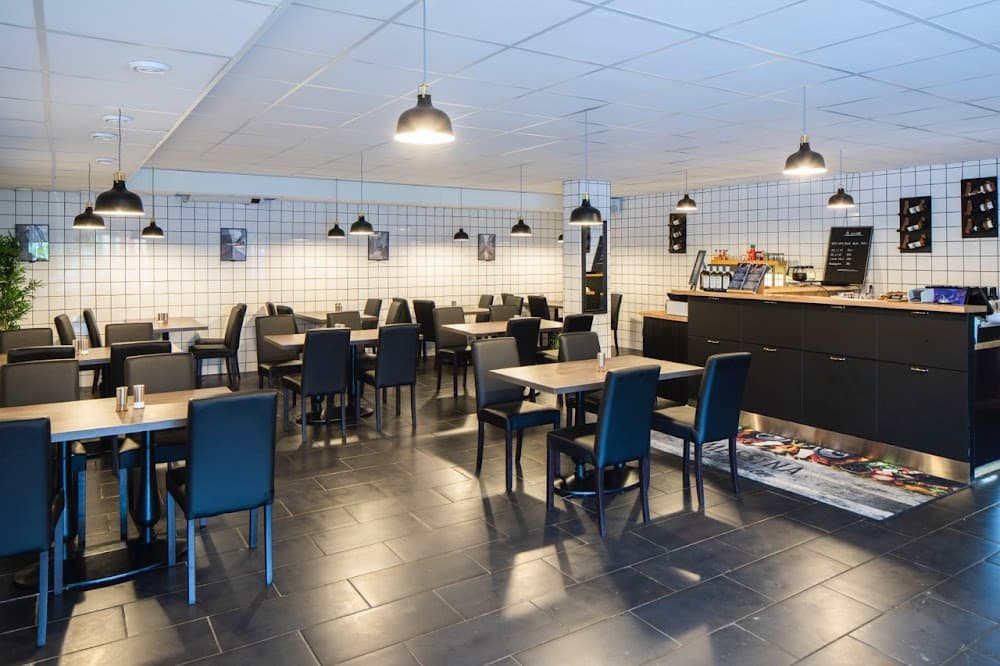 MESSINA PIZZERIA RESTAURANG TYRESÖ